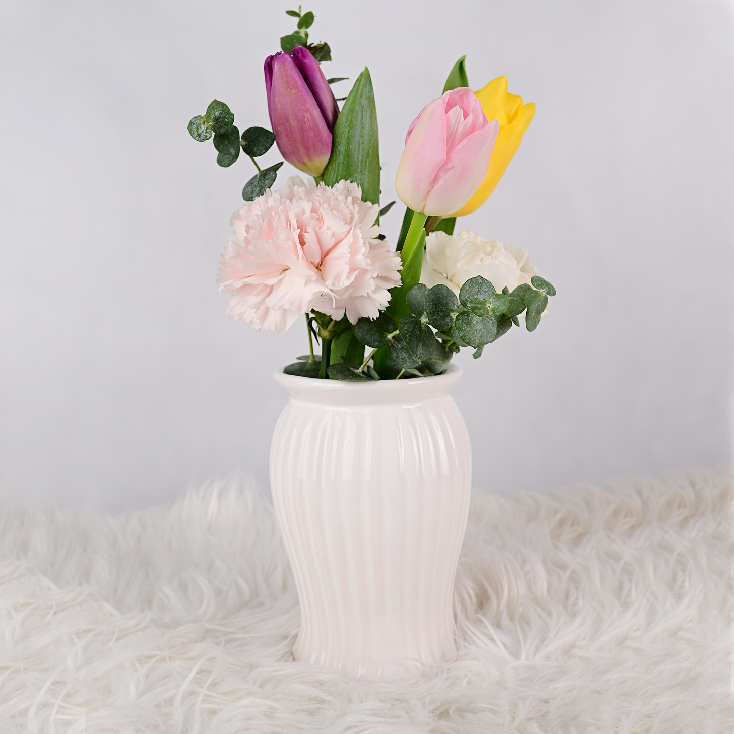 Florero de 3 Tulipanes con Variedad Floral