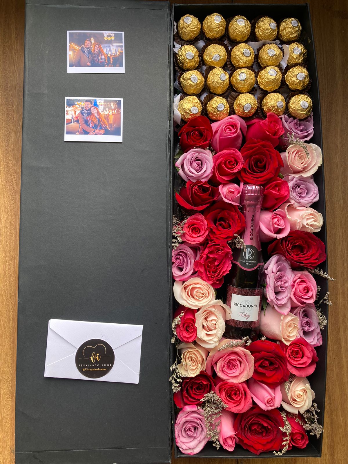 box de rosas con mini champpan y ferrero rocher