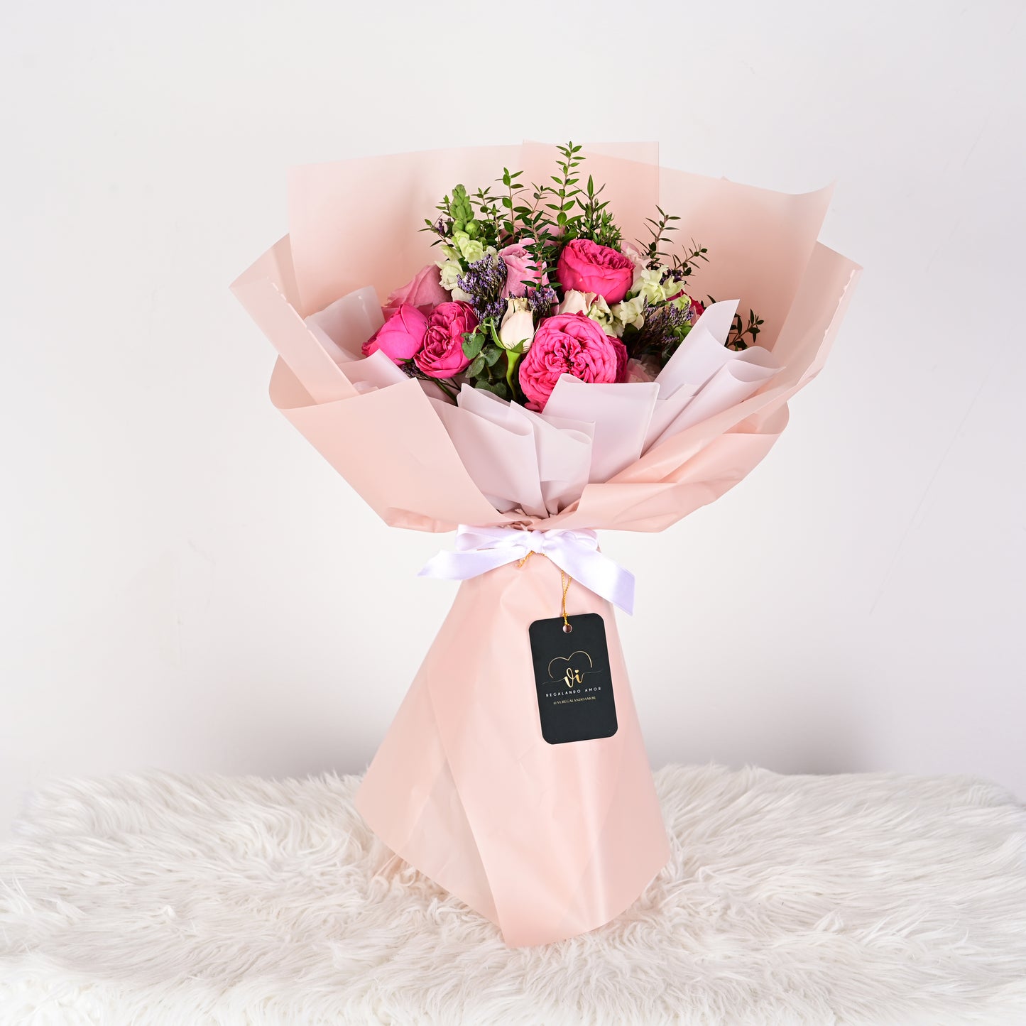 ROSAS IGNMLESAS ROSAS Y VARIEDAD FLORAL PARA EL DIA DE LA NOVIA
