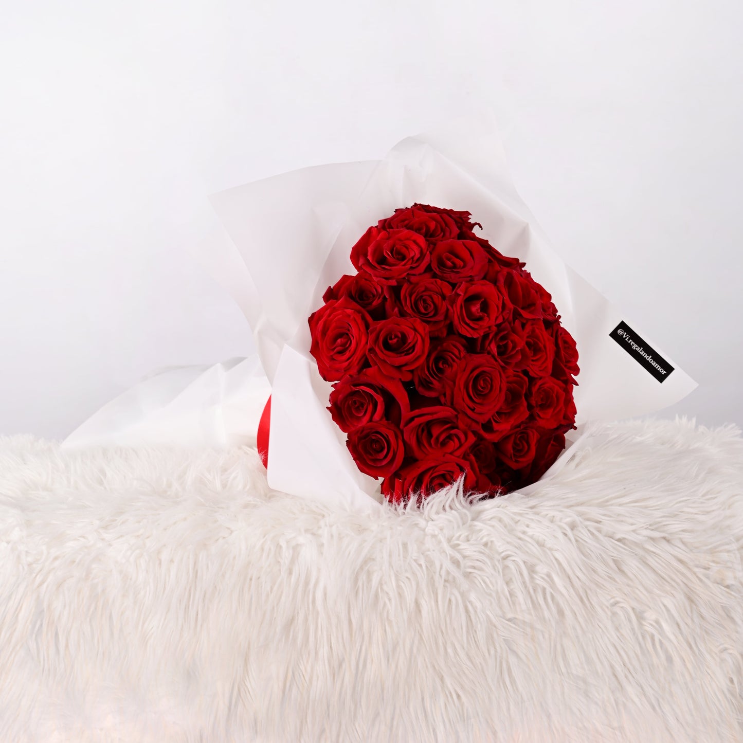 Ramo Clásico de 24 Rosas Rojas