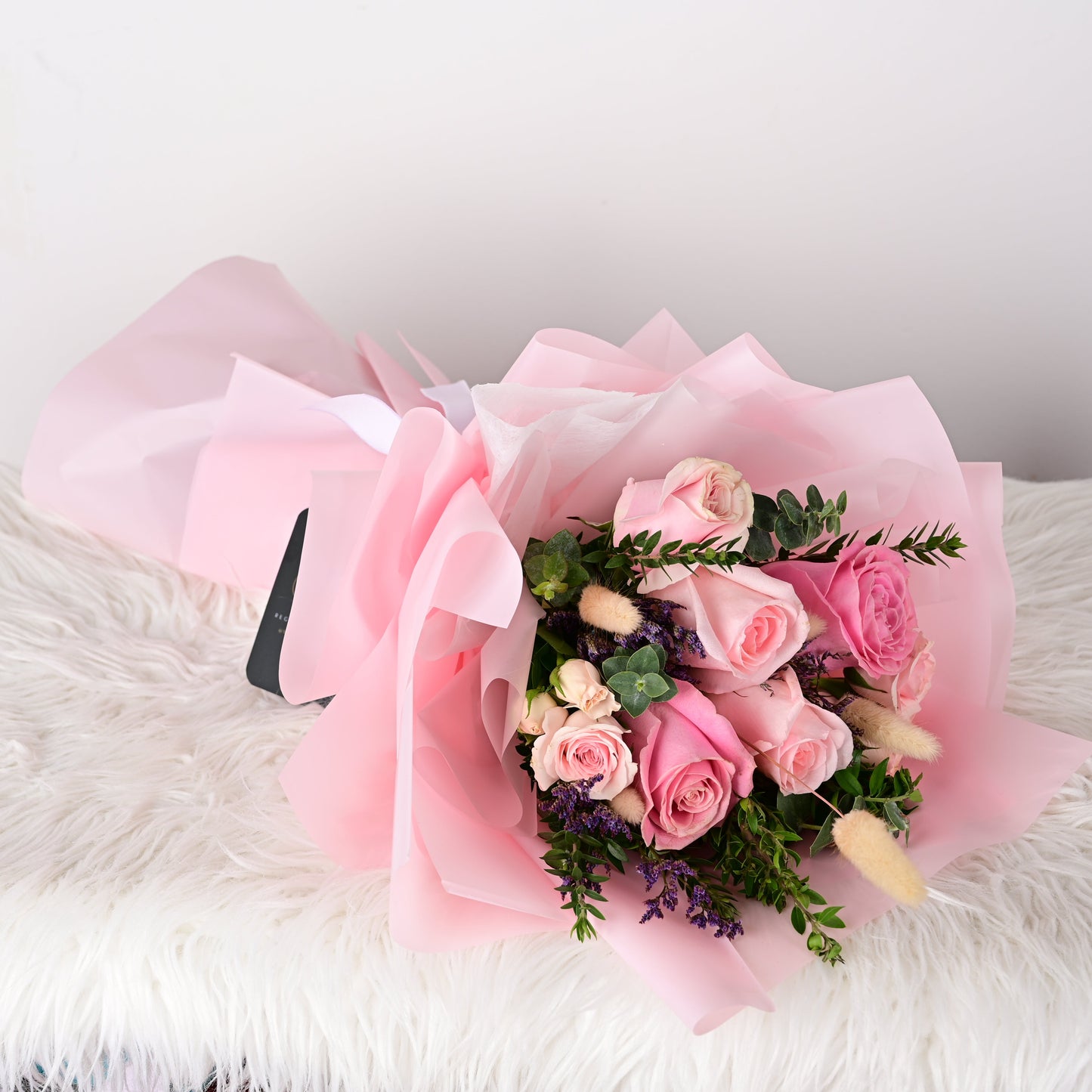 ramo dia de la novia rosas rosadas y variedad floral