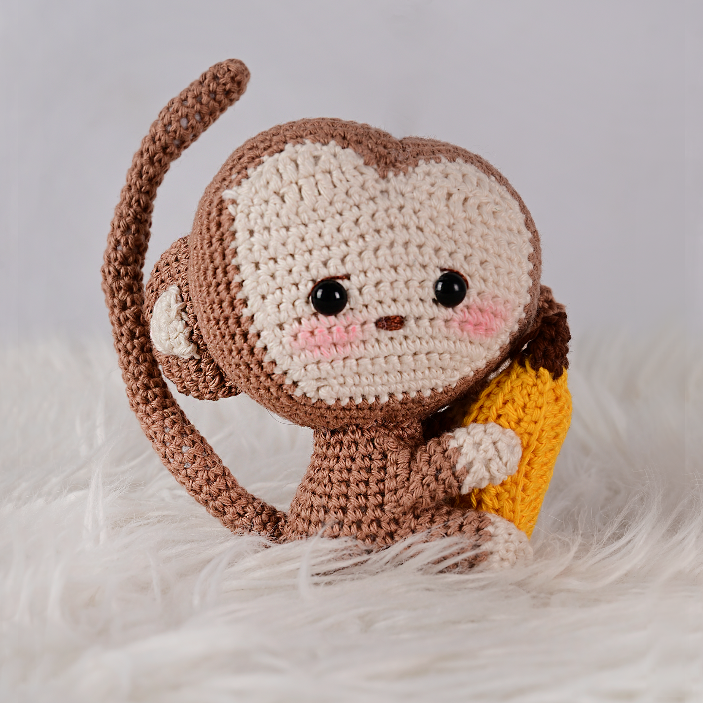 Monito con banana - amigurumi