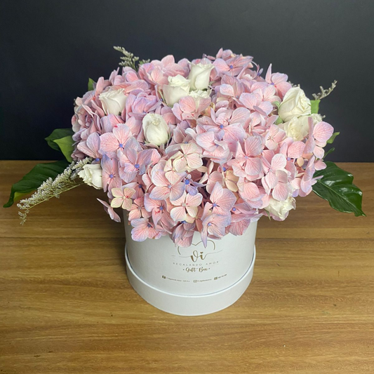 hortensia y mini rosas