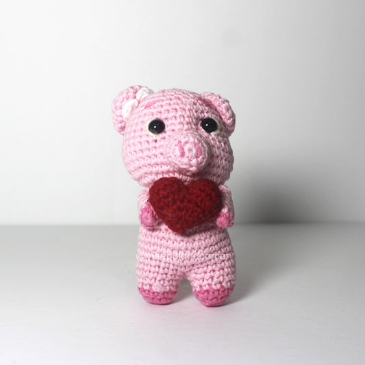 Amigurumi de cerdito con corazon 