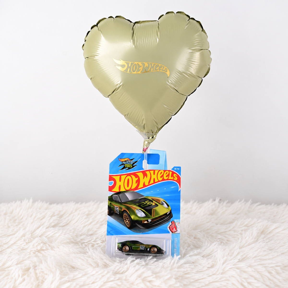 Globo verde + un carrito hotwheels