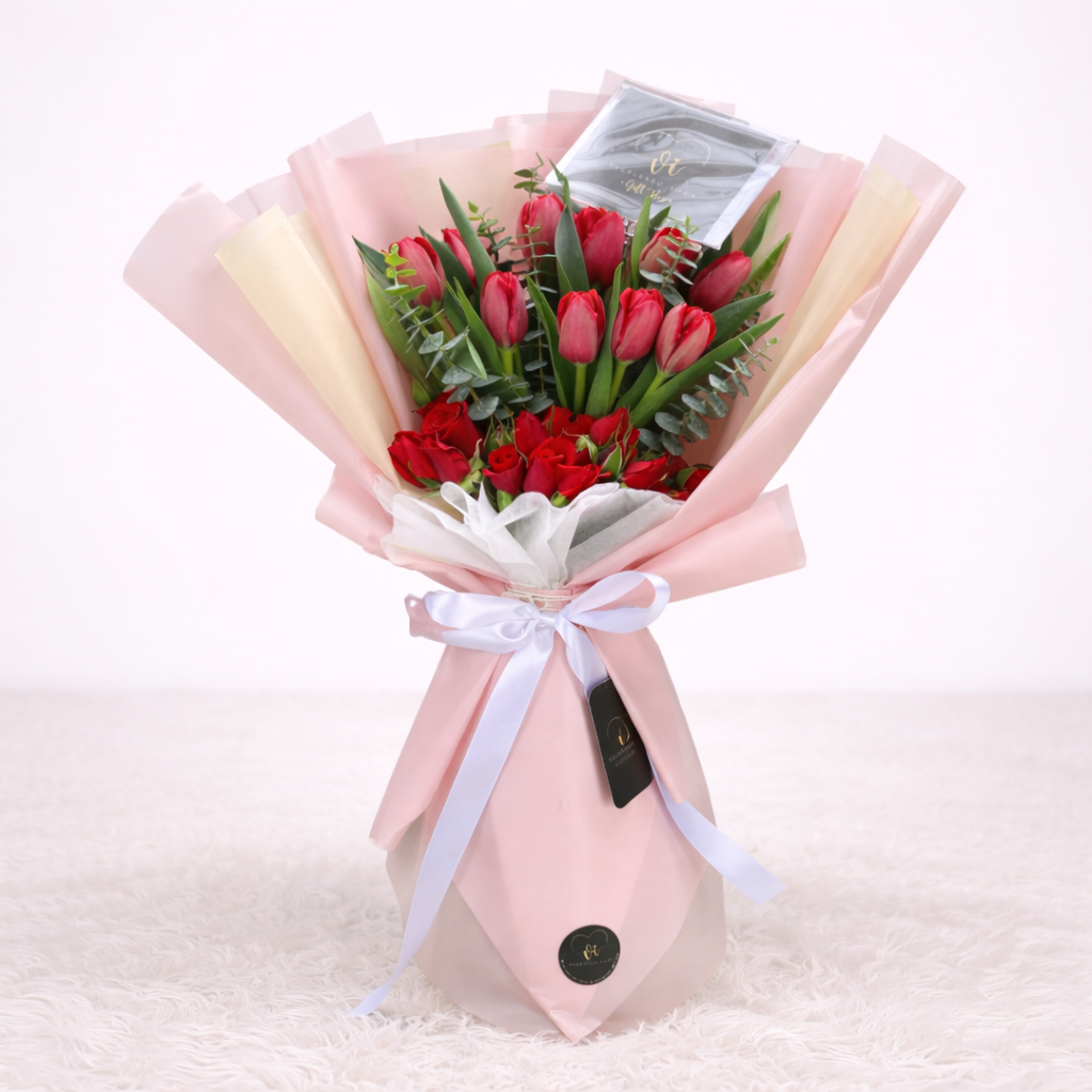 Ramo Isabella – Tulipanes y Mini Rosas Rojas