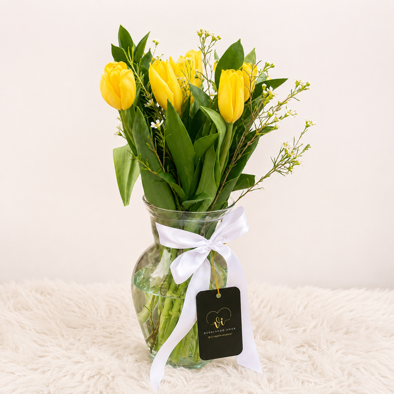 Arreglo floral Flora – 12 Tulipanes Amarillos