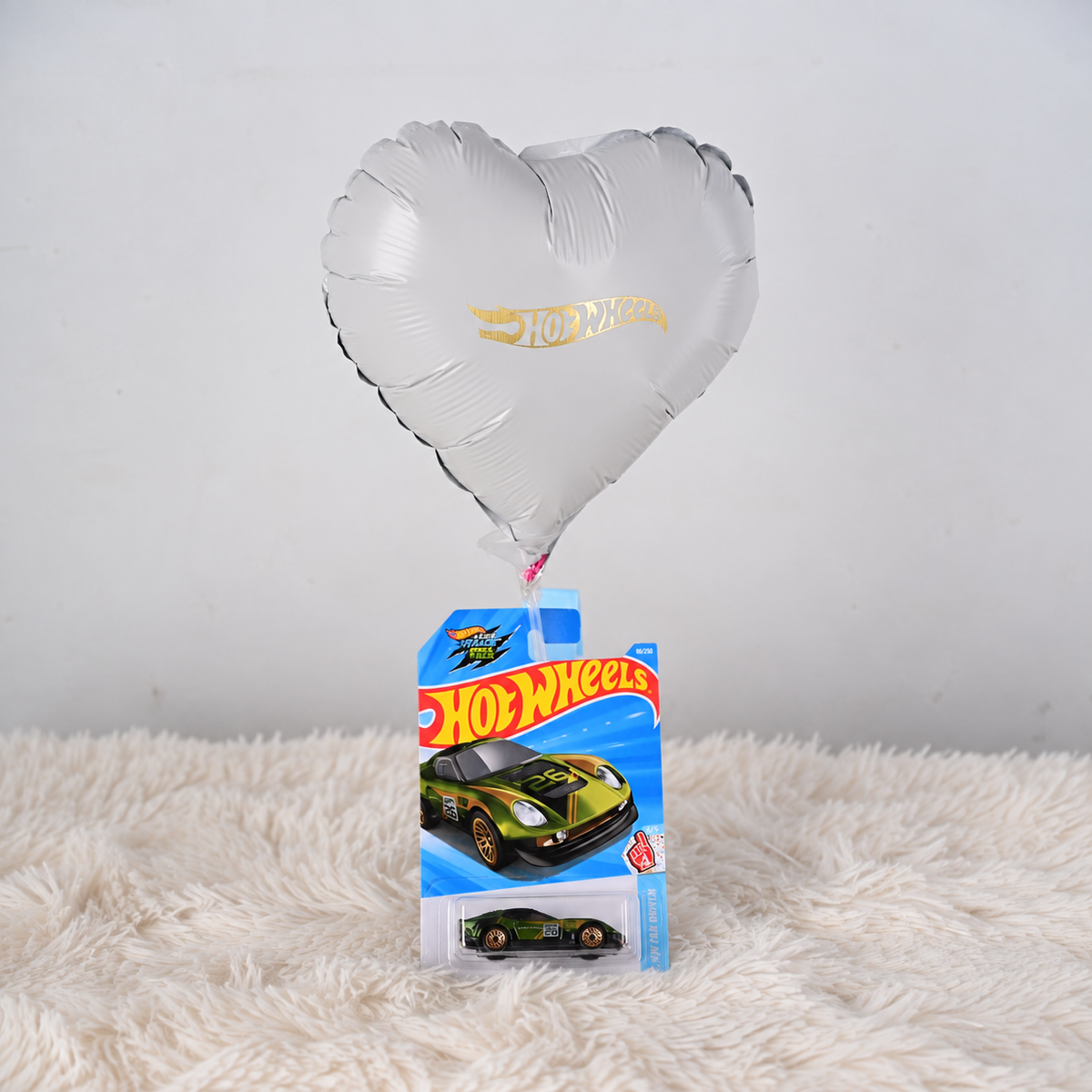 Globo verde + un carrito hotwheels