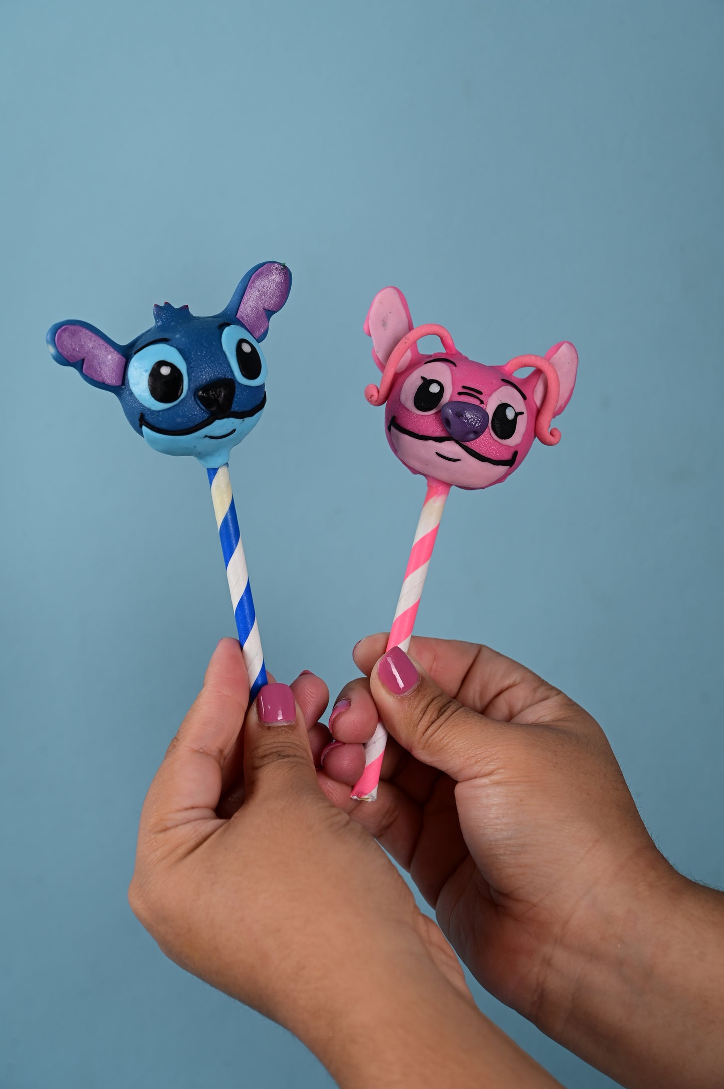 🌌 Box Intergaláctico – 5 Cake Pops de Stitch y Angel