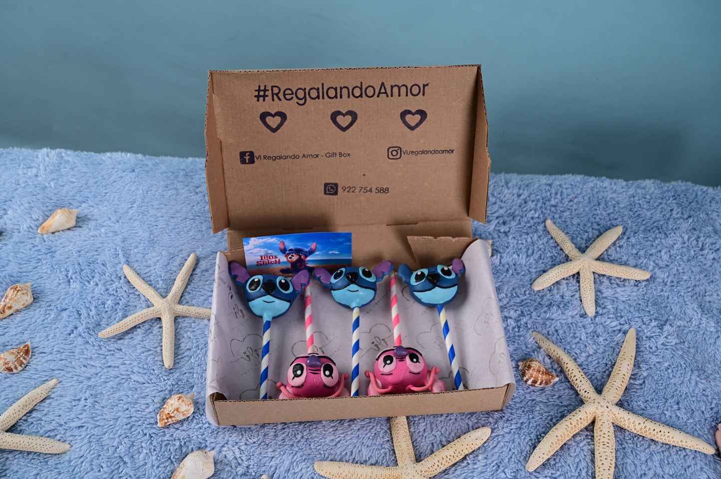 🌌 Box Intergaláctico – 5 Cake Pops de Stitch y Angel