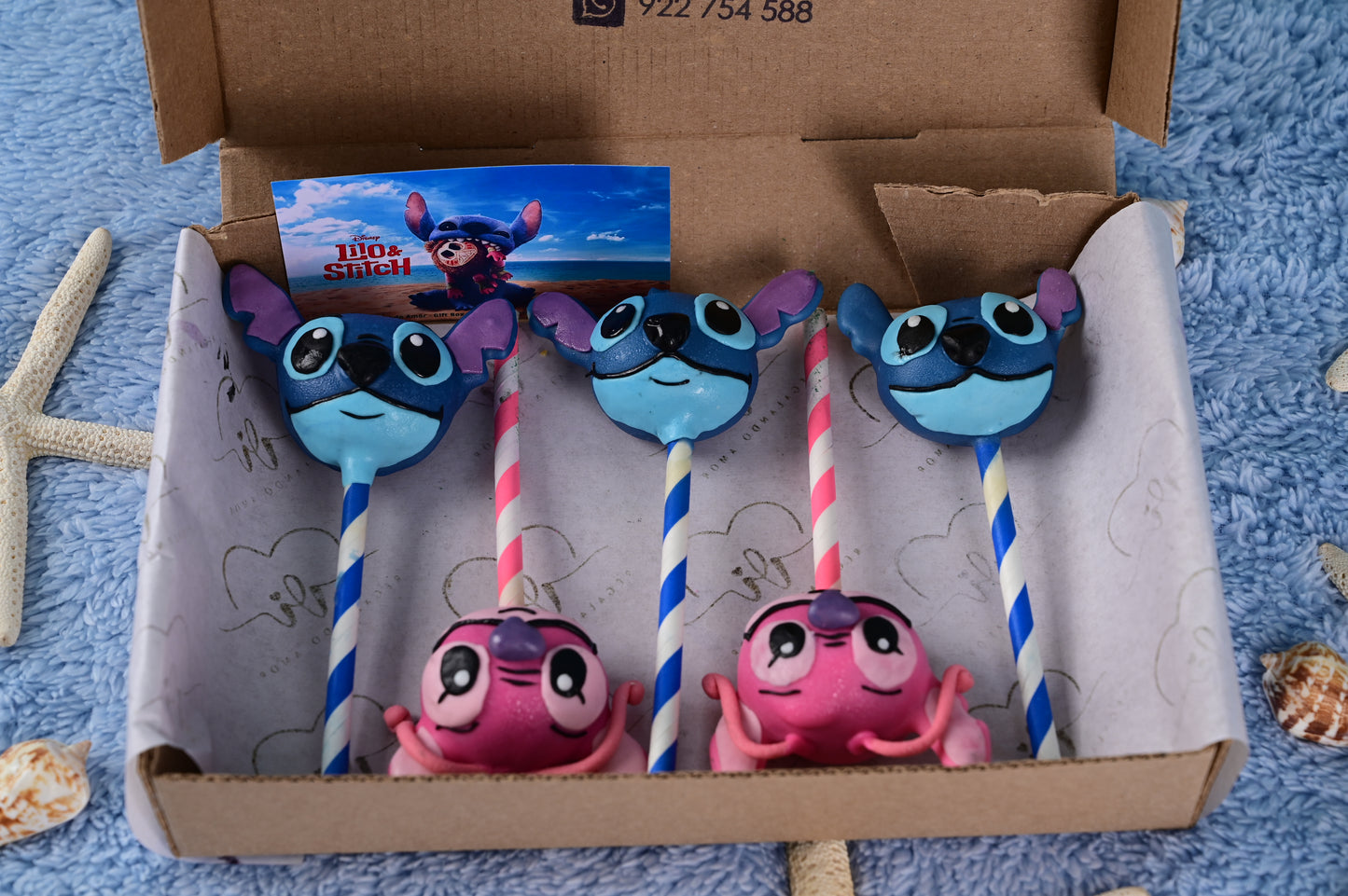 🌌 Box Intergaláctico – 5 Cake Pops de Stitch y Angel