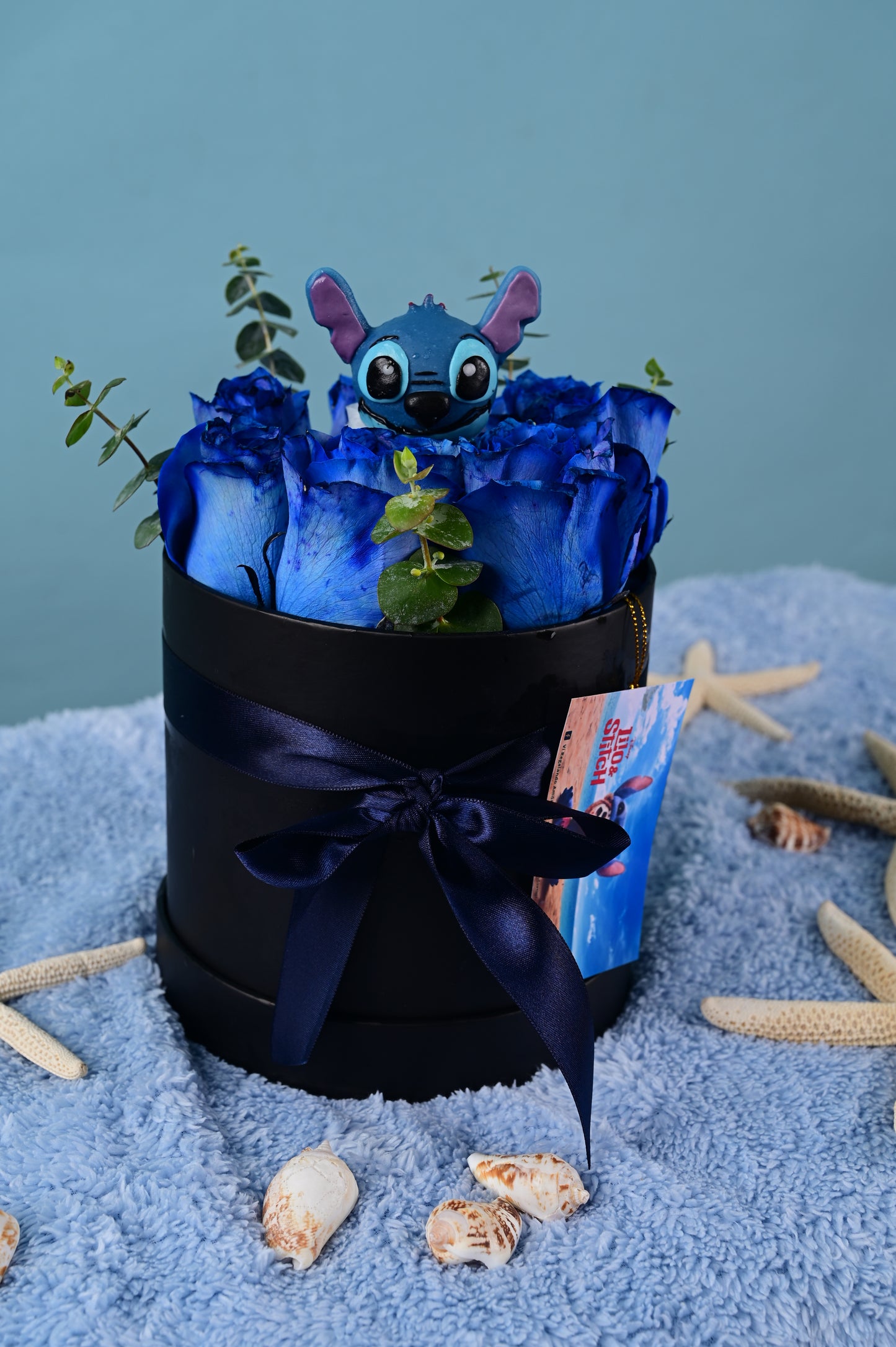 Box Clásico 8 Rosas Azules + Cakepop Stitch o Angel