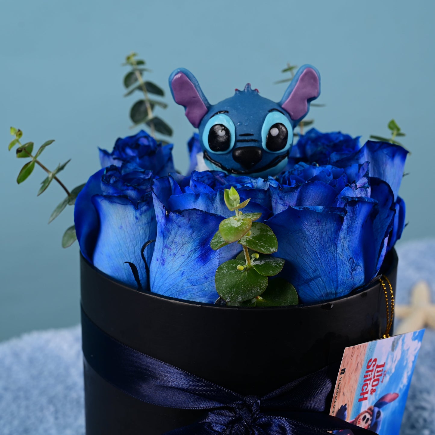 Box Clásico 8 Rosas Azules + Cakepop Stitch o Angel
