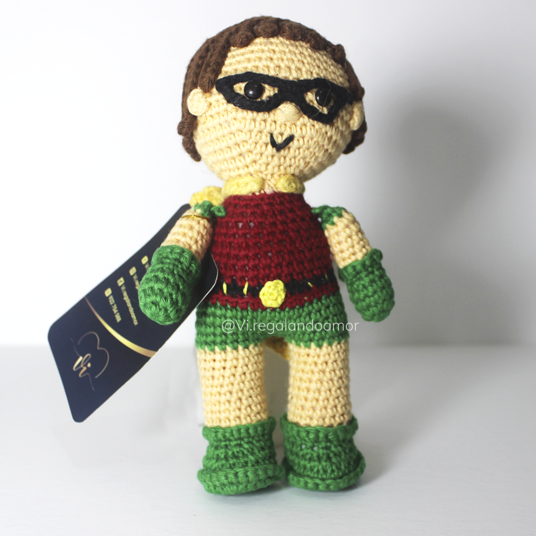 Amigurumi de robin de 15 cm de alto 