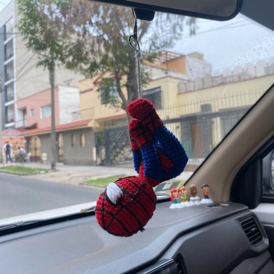 Amigurumi de spiderman con ganchito para colgar