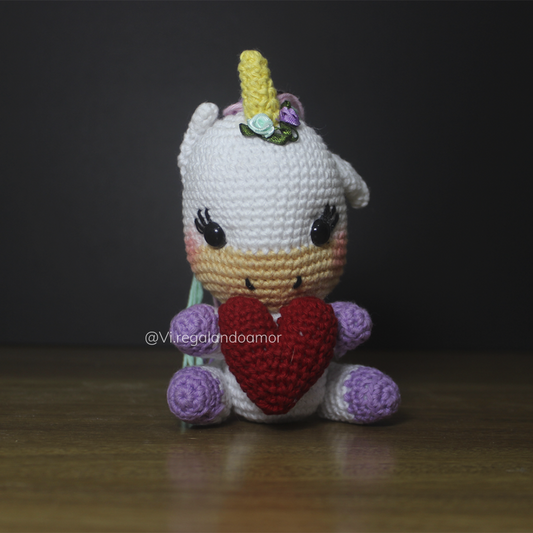 Unicornio enamorado de 10 cm amigurumi 