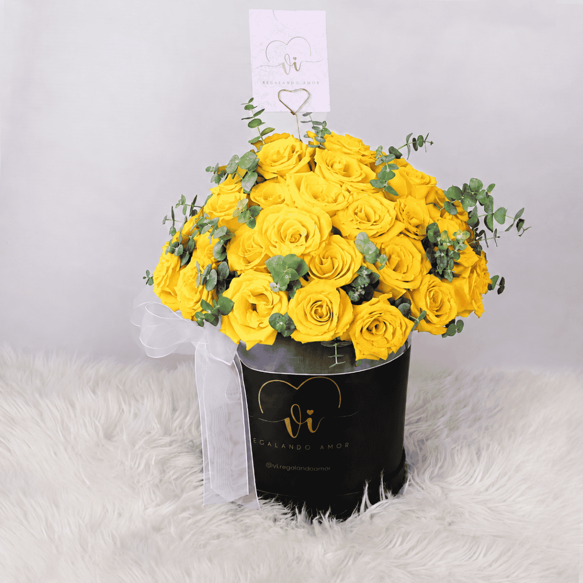 Box de 50 rosas amarillas con silver dollar