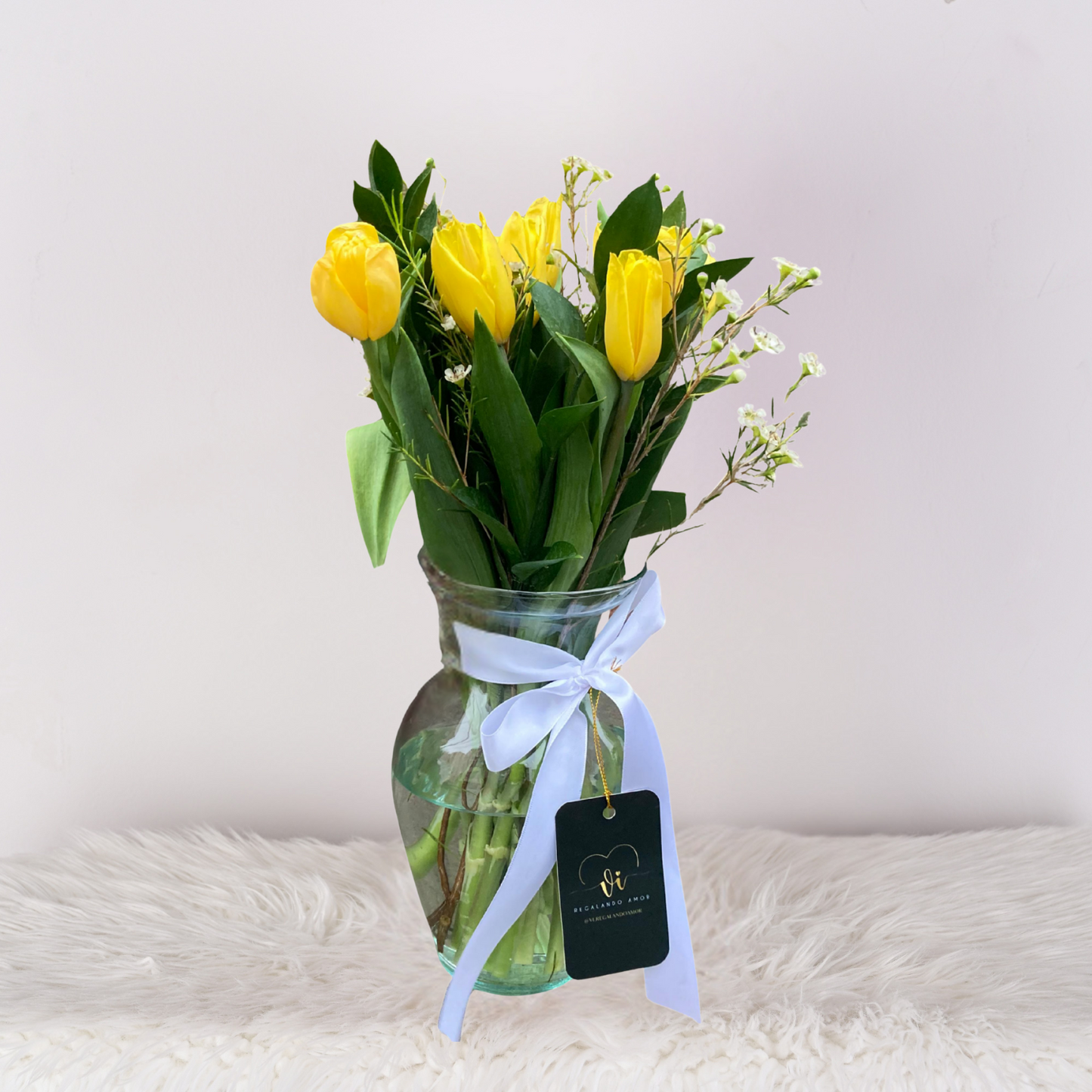 Arreglo Floral en Florero – 12 Tulipanes Amarillos