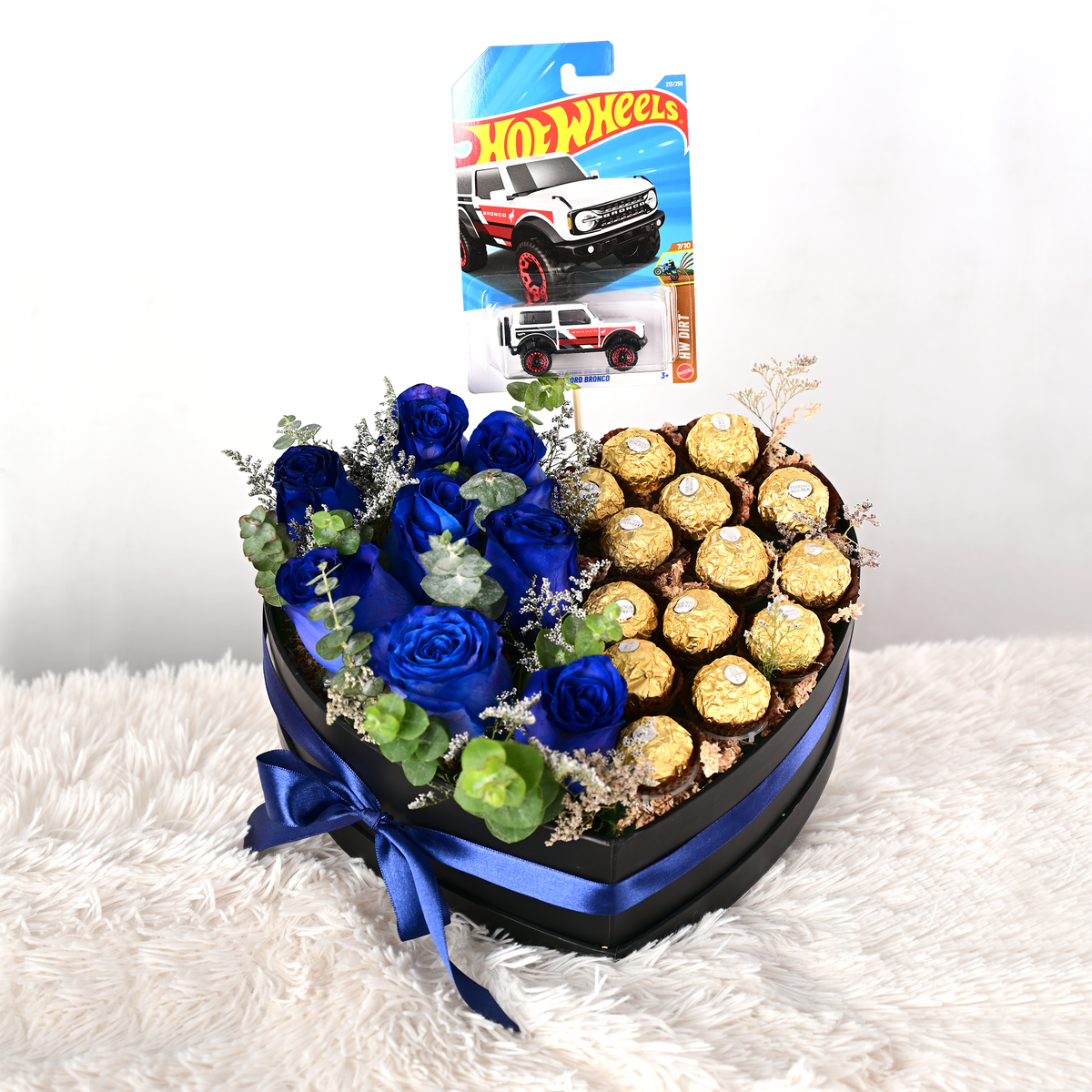 Box corazon Rosas azules + Hotwheels