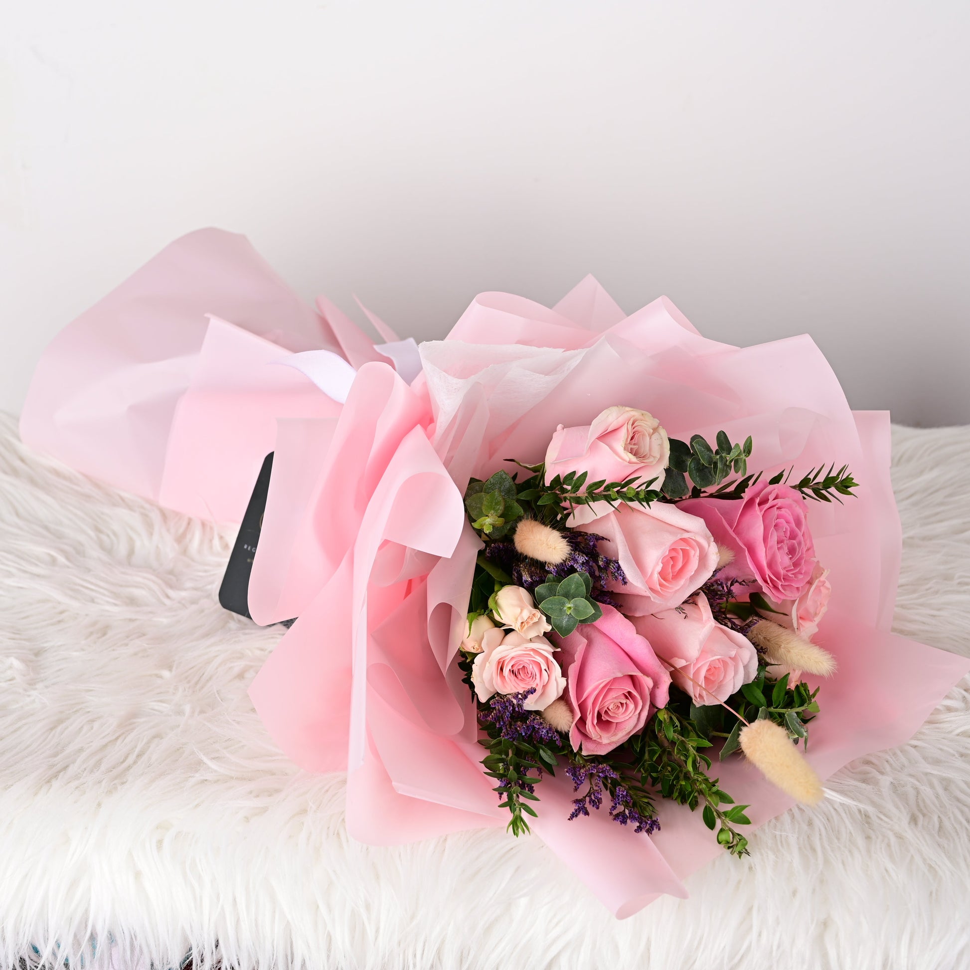 ramo dia de la novia rosas rosadas y variedad floral 